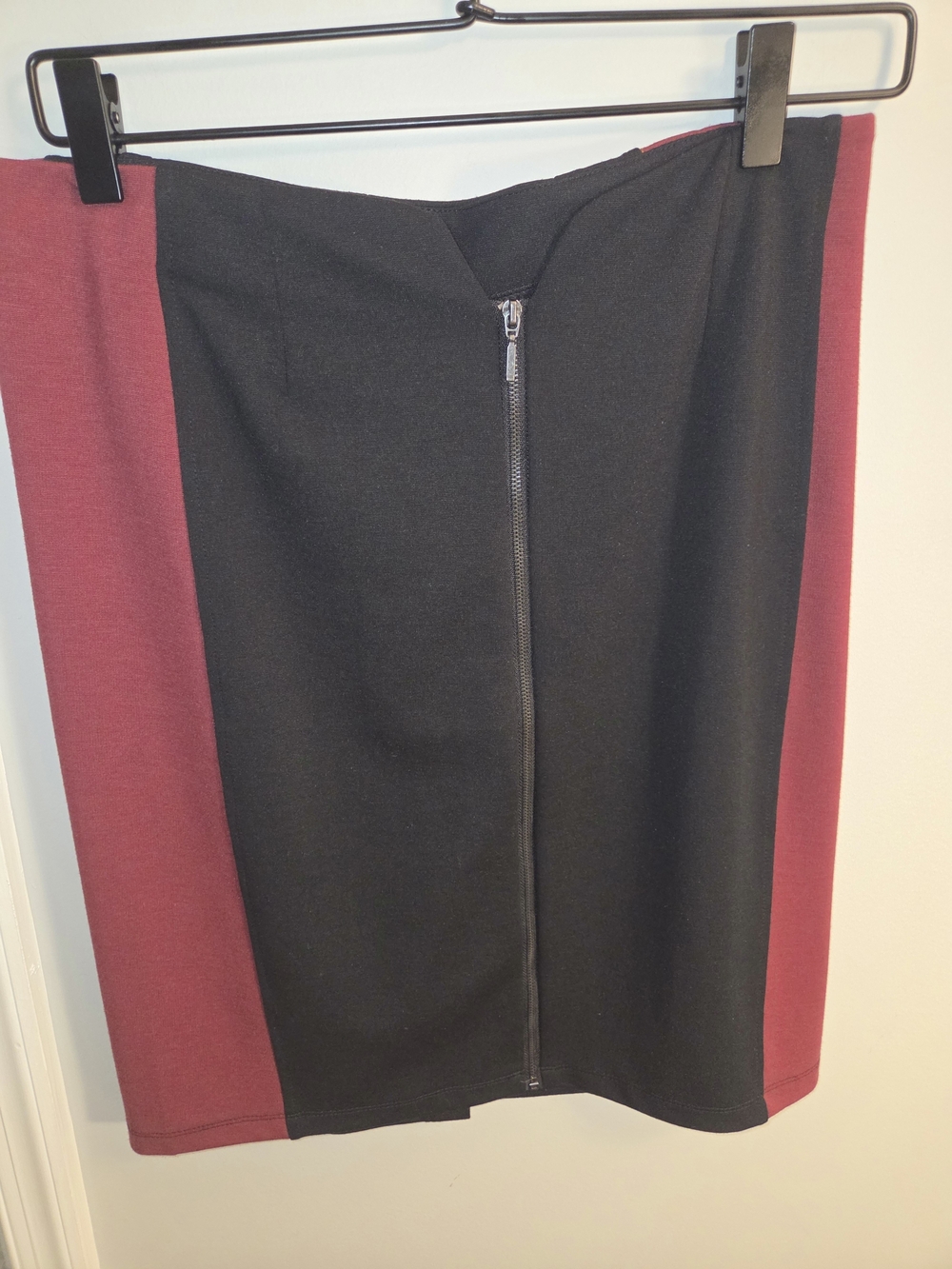 Women's Black and Burgundy Colorblock Pencil Skirt with Center Zip